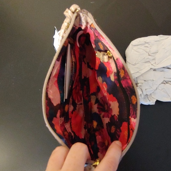 🪁2/$40 Nine West Scales Large Wristlet Quartz - Picture 4 of 5